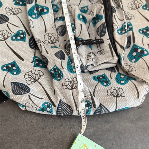 Kavu Teal and Gray Patterned Sling Bag - Picture 6 of 7